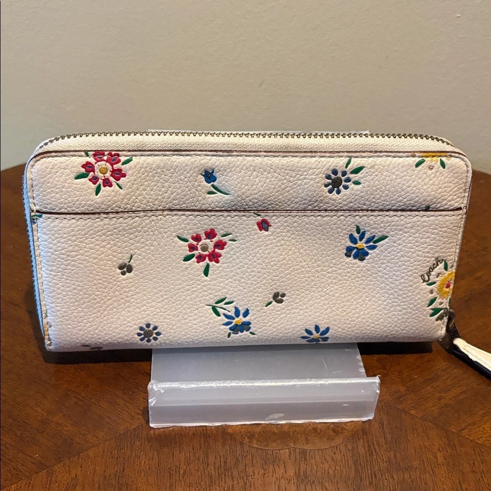Coach Floral Wallet White/Pink blue green blooms/Silvertone Hw pebble LeatherEUC